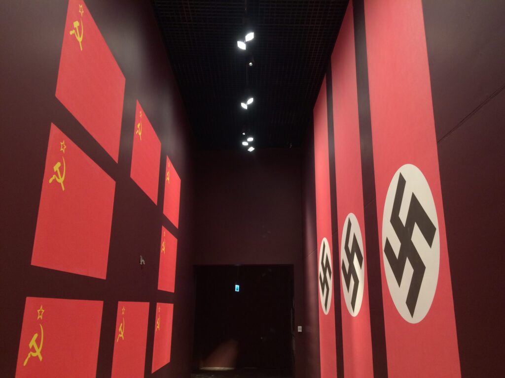 Wystawa główna Muzeum II Wojny Światowej w Gdańsku