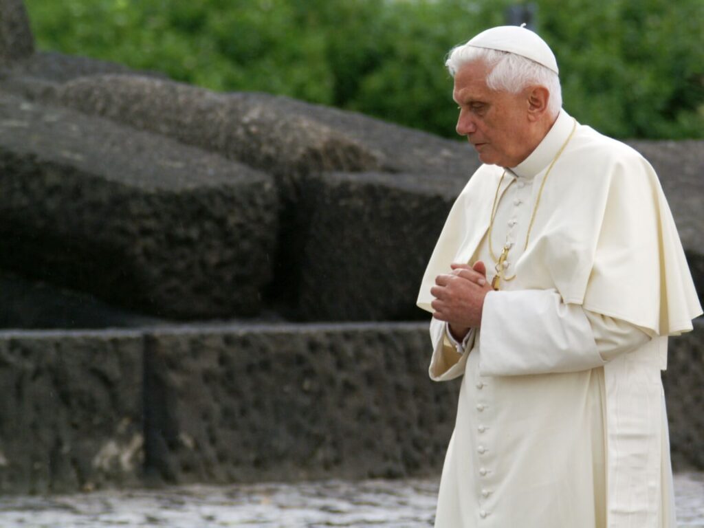 Papież Benedykt XVI w Muzeum Auschwitz-Birkenau 28 Maja 2006