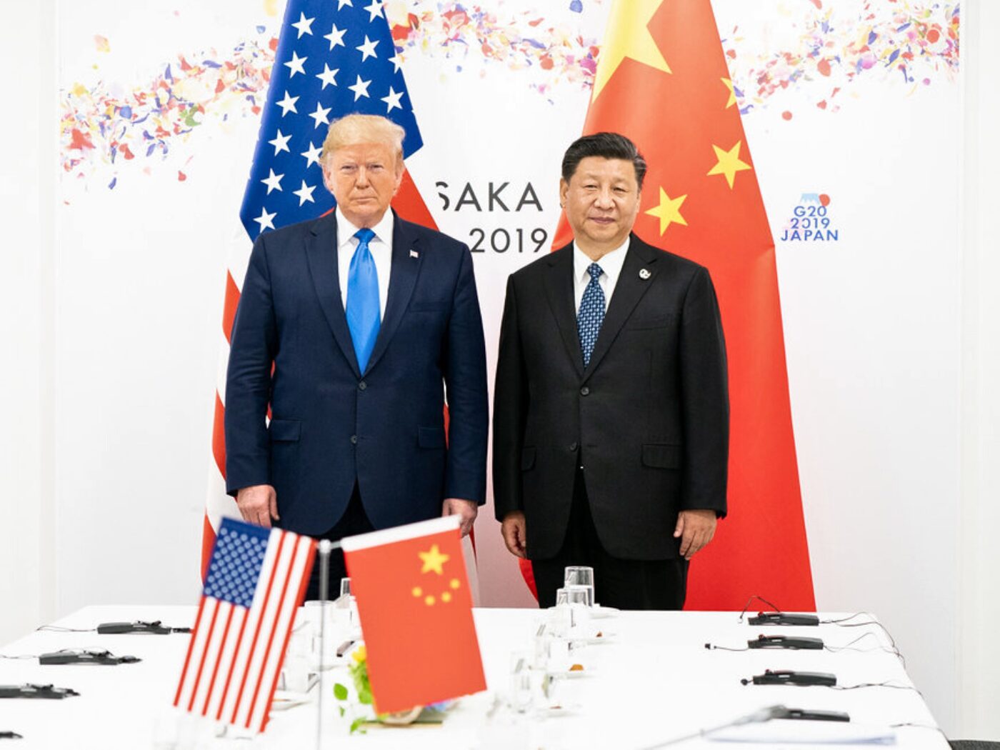 Kto ma karty do gry z Chińczykami?