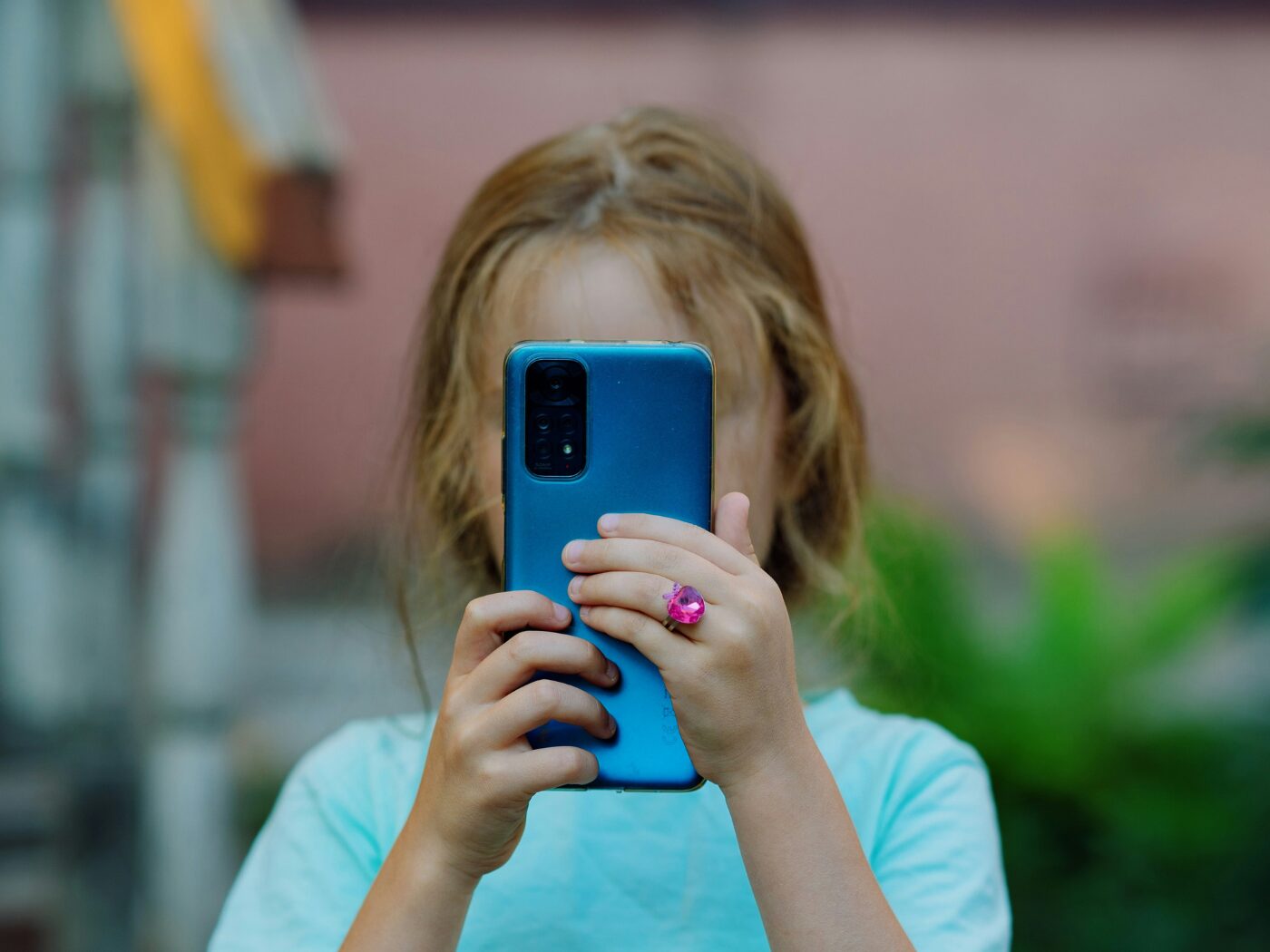 Australia zakazuje mediów społecznościowych dzieciom. Czy to przełomowe prawo?